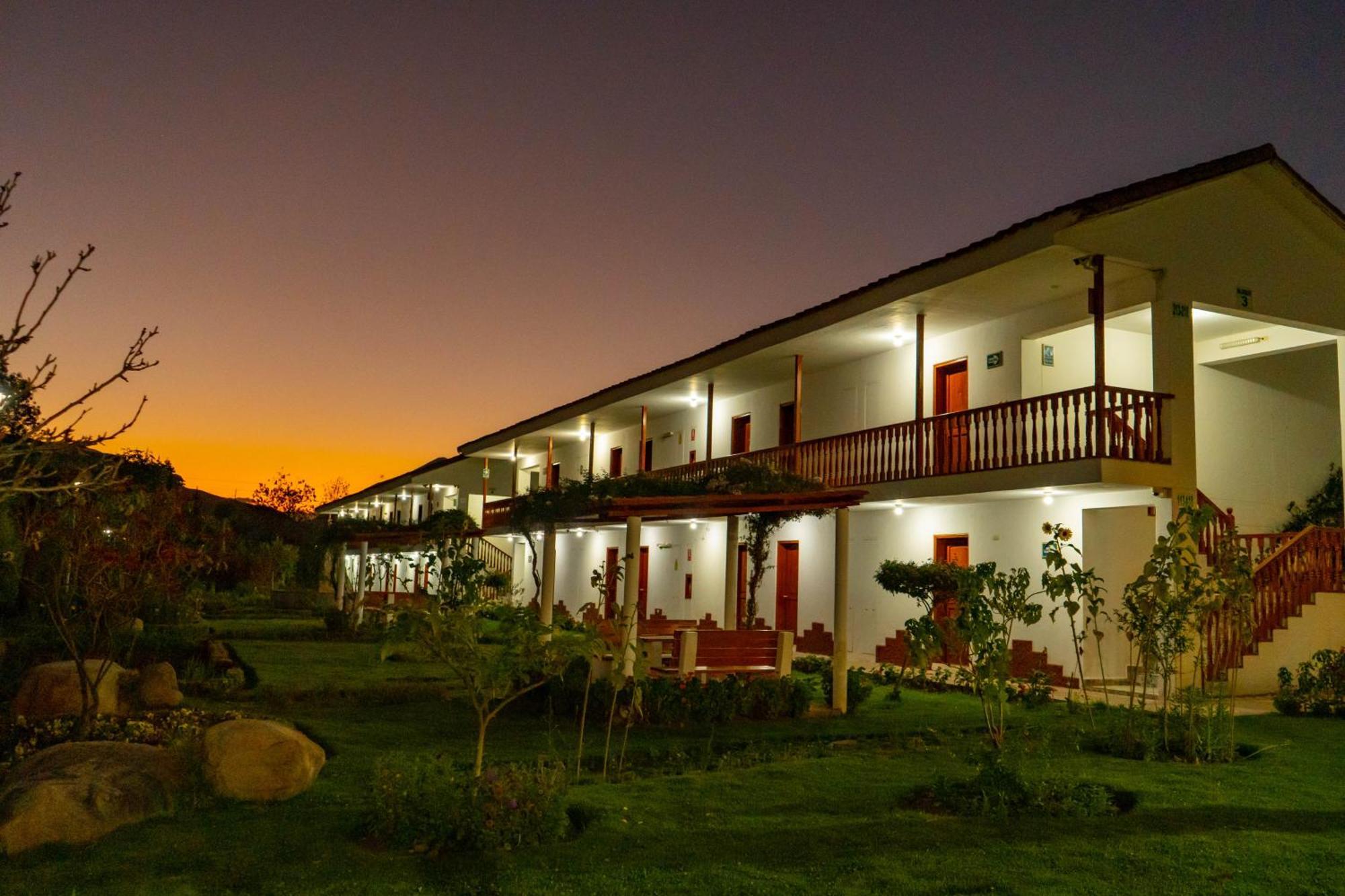 Hotel Agustos Urubamba Esterno foto