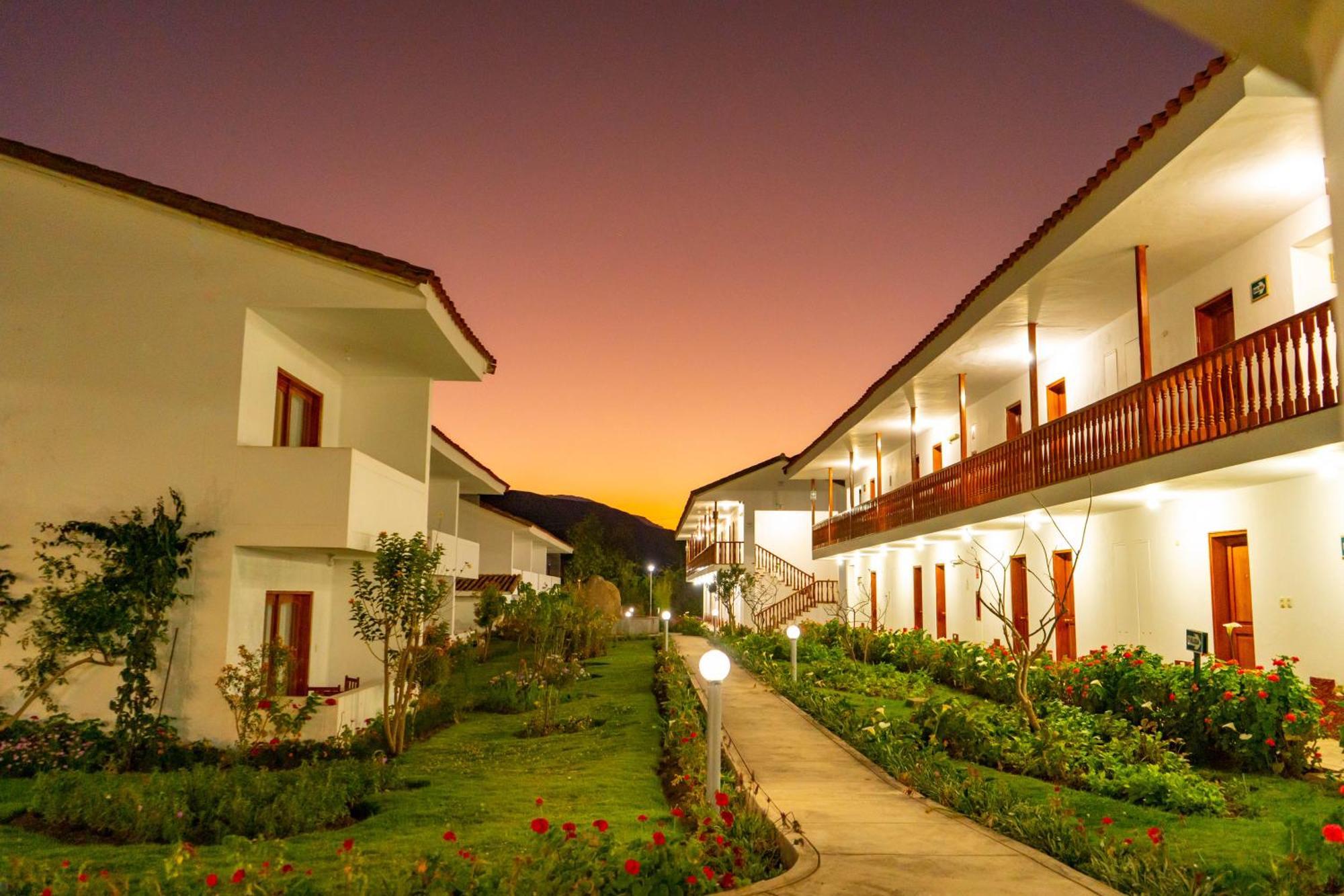 Hotel Agustos Urubamba Esterno foto